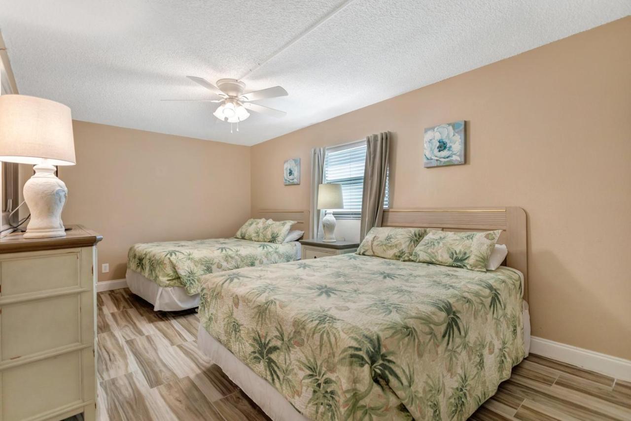 301 Sandy Shores Condos St. Pete Beach Eksteriør billede
